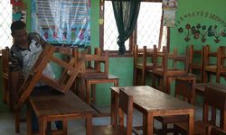 Kisah Siswa SDN Batu Cermin, Belajar Lebih Nyaman dengan Meja dan Kursi Baru