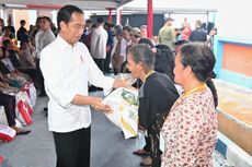 Jokowi Bagi-bagi Bantuan Pangan di NTT