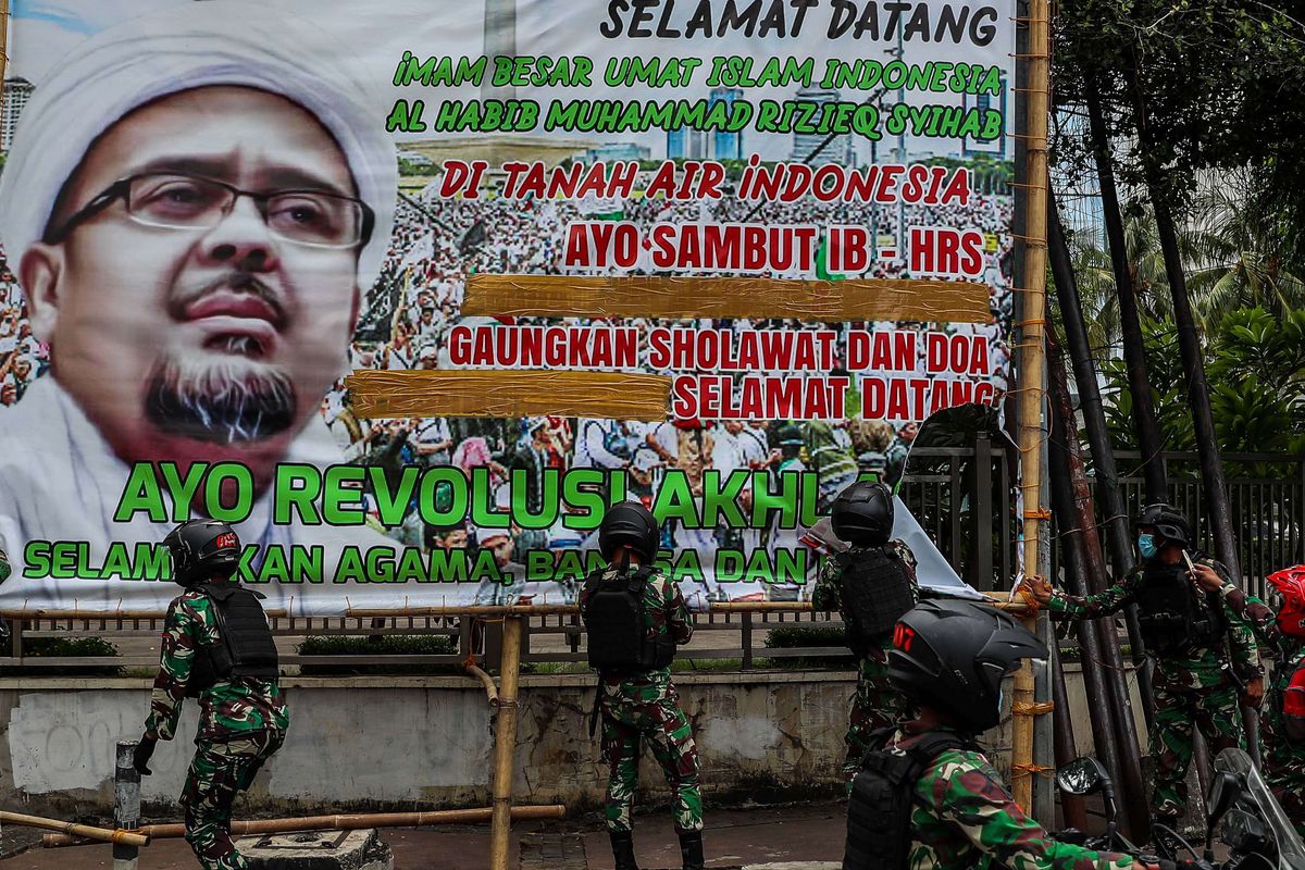 Members of the Indonesian military (TNI) take down an illegal poster in Tanah Abang in Central Jakarta on Friday, November 20, 2020.  