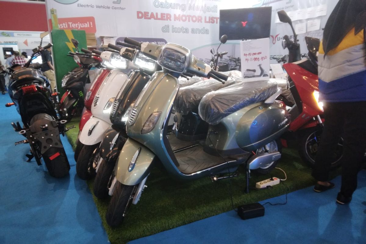 Motor listrik Uwinfly T3 yang bentuknya mirip dengan Vespa S.