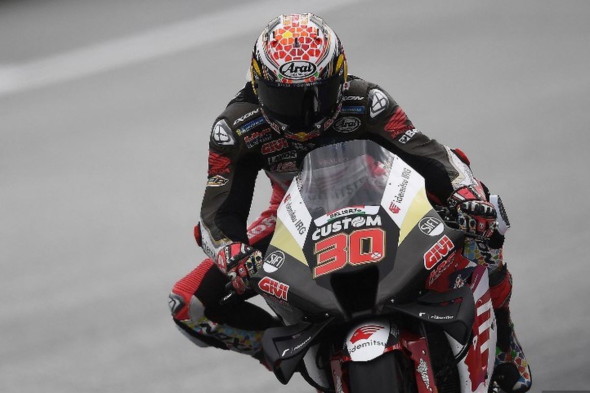 Rider LCR Honda, Takaaki Nakagami, saat melakoni sesi FP3 MotoGP Austria 2022. Terkini, Nakagami mendapat lampu hijau untuk menjalani sesi FP1 pada MotoGP Jepang 2022. (Photo by VLADIMIR SIMICEK / AFP)