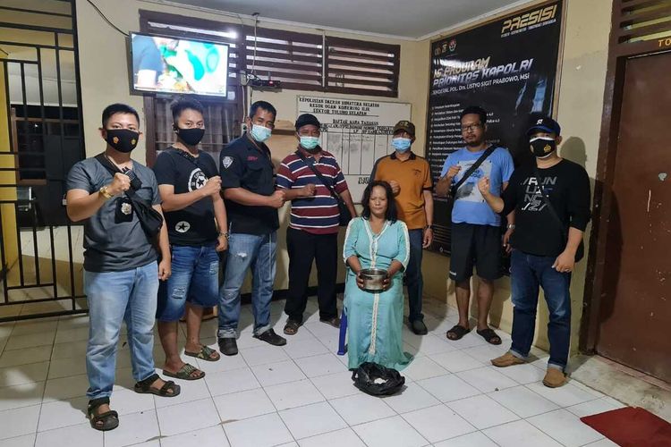 Tersangka DA diamankan di Mapolres Tulung Selapan Ogan Komering Ilir 2. jenazah NN (61) korban tewas karena diracuni menantunya sendiri.(HAND OUT)