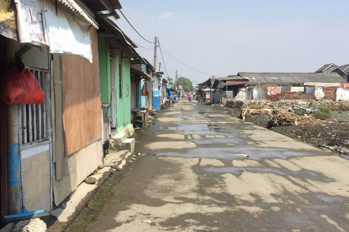 Suasana permukiman di kawasan Dadap, Kosambi, Kabupaten Tangerang, Jumat (28/7/2017) siang. Warga setempat membangun hunian lagi di sana setelah sebelumnya sempat ditertibkan oleh Pemerintah Kabupaten Tangerang.