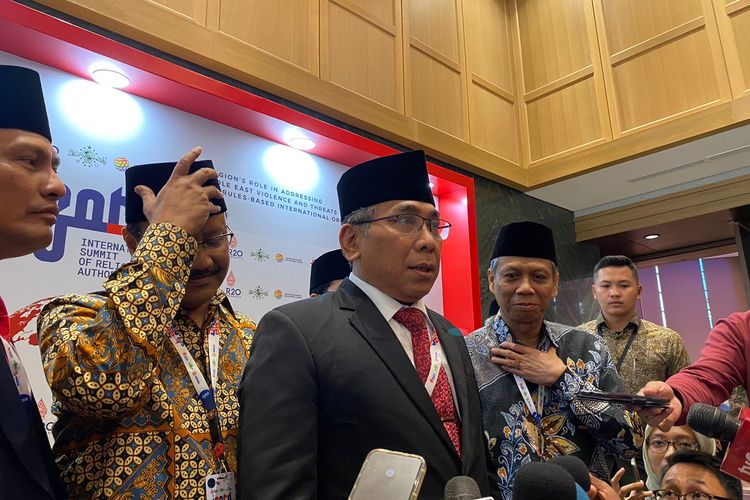 Ketua Umum Pengurus Besar Nahdlatul Ulama (PBNU) Yahya Cholil Staquf di sela acara International Summit of Religious Authority (ISORA) di Jakarta Pusat, Senin (27/11/2023).
