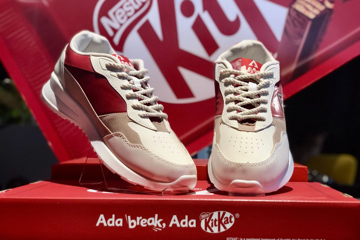 Sepatu kolaborasi KitKat dan Aerostreet