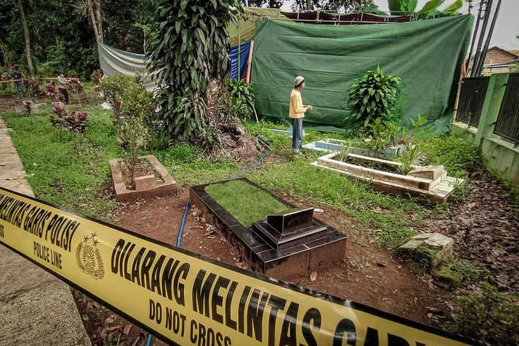 Makam Halimah di TPU Islam Kampung Saar RT 03/07 Desa Karangtanjung, Cililin, Bandung Barat Dibongkar, Rabu (25/1/2023).