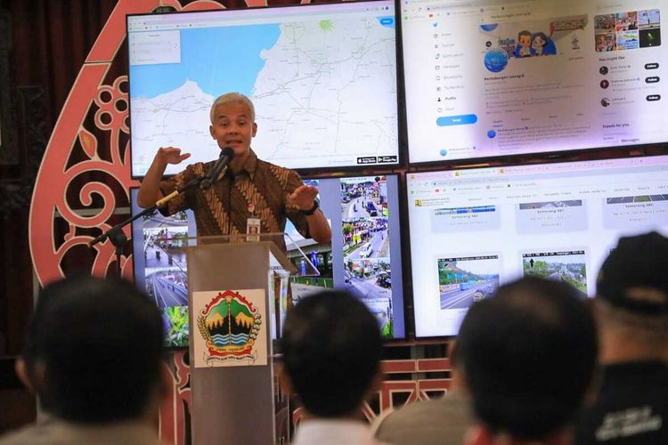 Gubernur Jateng Ganjar Pranowo meresmikan posko terpadu di Kantor Dishub Jateng, Jumat 14/4/2023).