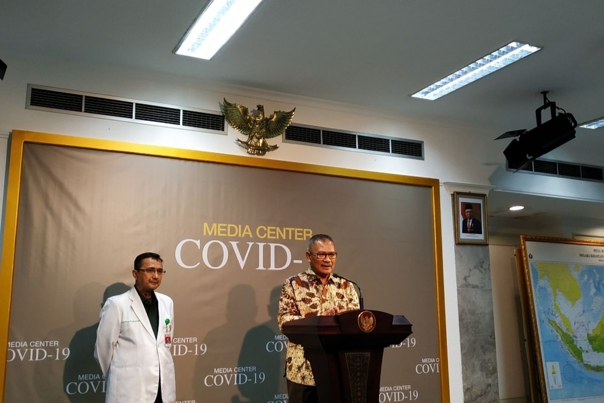 Juru bicara pemerintah untuk penanganan virus corona Achmad Yurianto dalam konferensi pers di Istana Kepresidenan, Jakarta Pusat, Selasa (10/3/2020). 