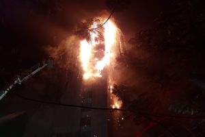 Kebakaran Gedung Bapenda Jakarta Makin Membara, Setengah Bangunan Hangus Terbakar