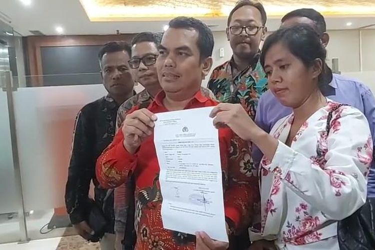  Pembela Pancasila (FAPP) melaporkan pimpinan Pondok Pesantren (Ponpes) Al-Zaytun, Indramayu, Jawa Barat, Panji Gumilang ke Badan Reserse Kriminal (Bareskrim) Polri, Jakarta, pada Jumat (23/6/2023).