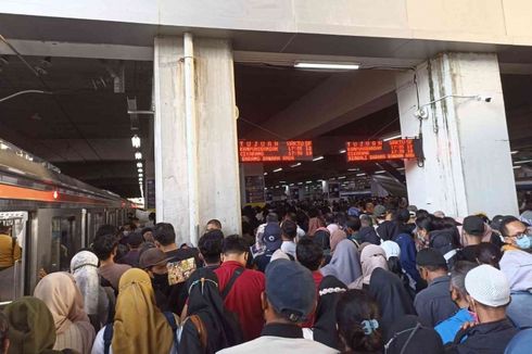Tiang Besar di Stasiun Manggarai Ganggu Pergerakan Penumpang, Kemenhub: Untuk Ketahanan Gempa