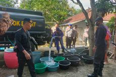 Terdampak Kekeringan, Polisi Salurkan Bantuan Air Bersih kepada Warga 2 Desa di Lombok Barat