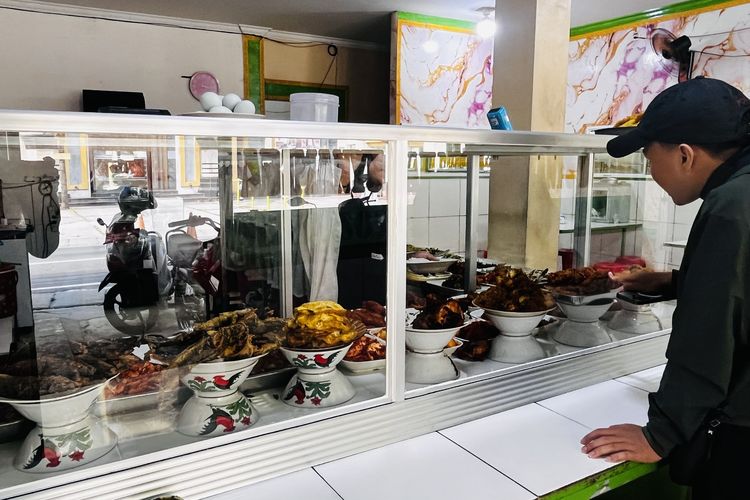 Warteg Jakarta Menjerit: Omzet Anjlok, Harga Pangan Melangit