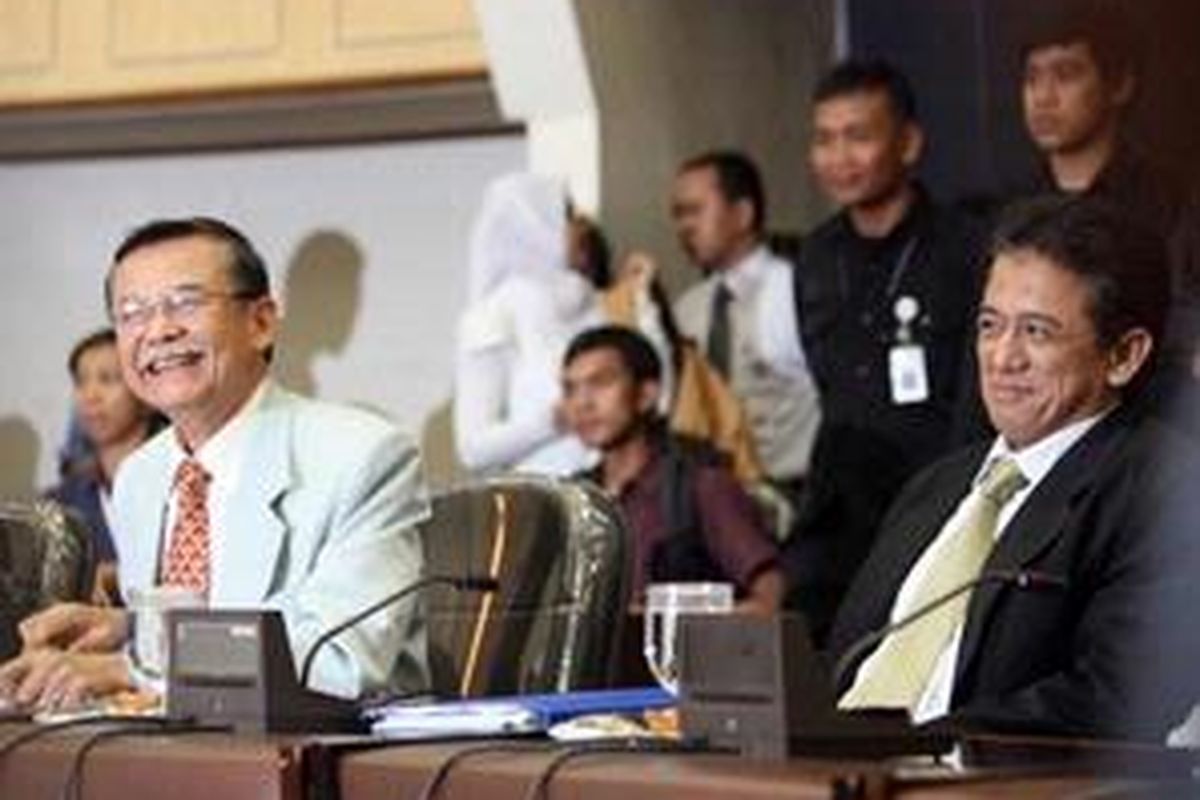 Bibit Samad Rianto (kiri) dan Chandra M Hamzah