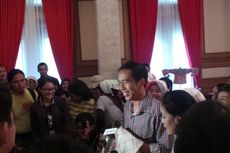 Pakai Baju Kotak-kotak Lagi, Jokowi Berdalih Coba Baju Baru