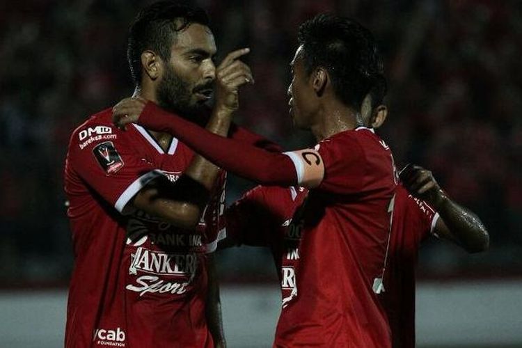 Gelandang Bali United, Marcos Flores, mencetak gol dalam pertandingan penyisihan Grup D Piala Presiden 2017 kontra Sriwijaya FC di Stadion I Wayan Kapten Dipta, Selasa (7/2/2017). 