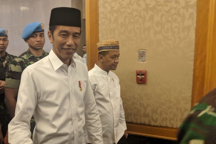 Presiden Joko Widodo pada acara Silaturahim Nasional dan Buka Puasa Bersama HIPMI di Ritz Carlton, Kuningan, Jakarta, Minggu (26/5/2019).