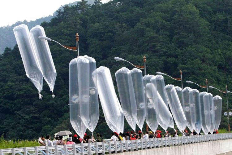 Balon propaganda Korea Selatan, keberadaan balon-balon ini memicu kemarahan Korea Utara.
