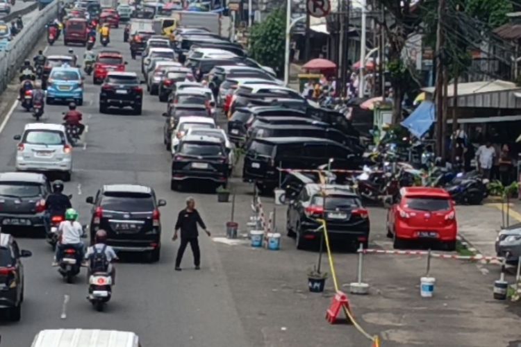 Jakarta Darurat Parkir: Trotoar Dikuasai Kendaraan, Pungli Tak Kunjung Usai