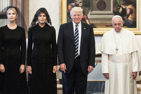 Mengapa Melania Trump Pilih Busana Hitam Saat Bertemu Paus?