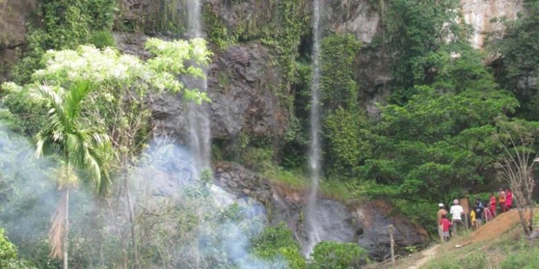Air Terjun Cunca Rami di Kecamatan Sano Nggoang, Kabupaten Manggarai Barat, Nusa Tenggara Timur.