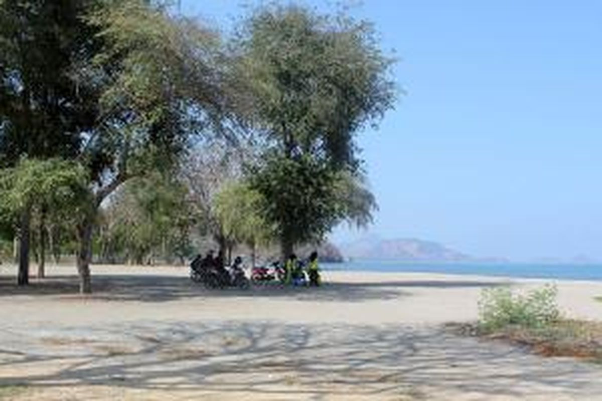 Pantai Pede di Labuan Bajo, Kabupaten Manggarai Barat, Flores, Nusa Tenggara Timur.