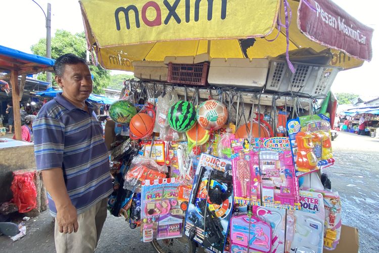 26 Tahun Jual Mainan di Depok, Ferry Keliling dari Gang Sempit hingga Stasiun