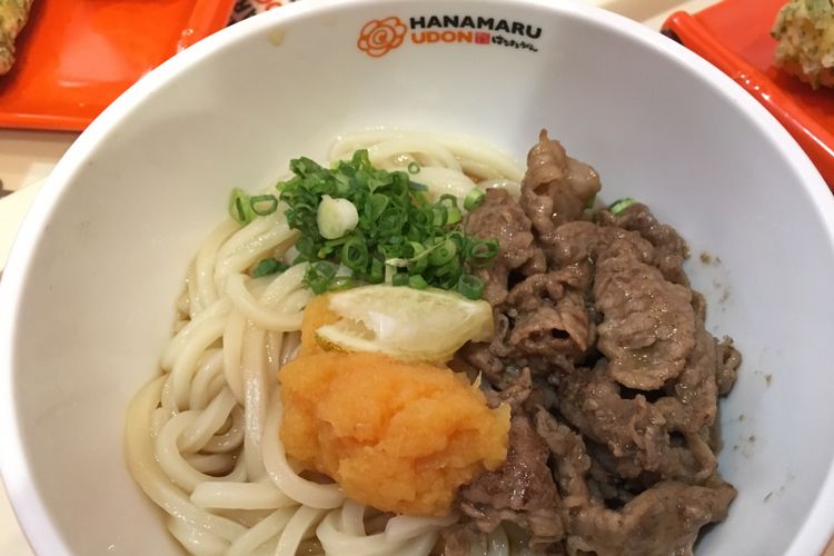 Sajian mi udon dari gerai Hanamaru Udon di Lippo Mall Puri, Jakarta, Jumat (31/8/2018).  