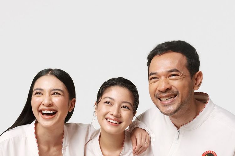 Koleksi Sandya Niskala dari IKAT Indonesia by Didiet Maulana untuk para atlet Indonesia di Paralimpiade 2024.