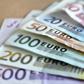 Ilustrasi uang Euro, mata uang Euro. 