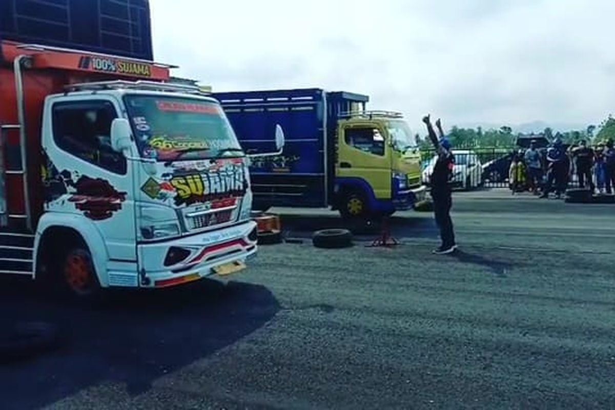 Drag race untuk truk yang digelar oleh VSC Yogyakarta