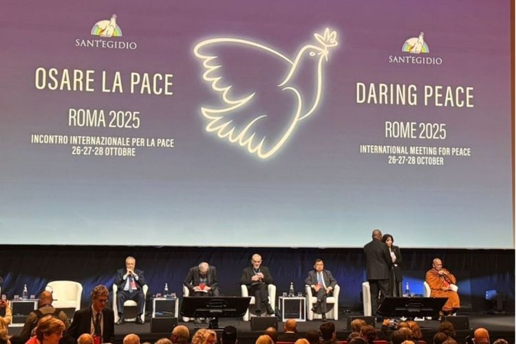 Wakil Presiden Ke-10 dan Ke-12 RI Jusuf Kalla (ketiga dari kanan) berbicara dalam Daring Peace ? International Meeting for Peace 2025 di Roma, Italia, Senin (27/10/2025). 