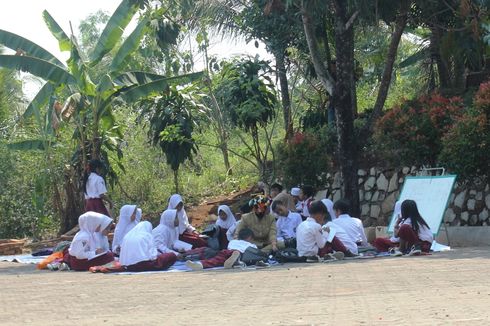 Cerita Siswa SD Belajar di Luar Kelas, Dapat Bantuan Tenda Peleton: Terimakasih Bapak Tentara 