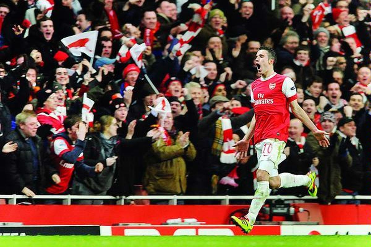 Striker Arsenal, Robin van Persie, meluapkan kegembiraan setelah membobol gawang Barcelona pada laga Liga Champions di Stadion Emirates, London, Inggris, Rabu (16/2). Arsenal menang 2-1.