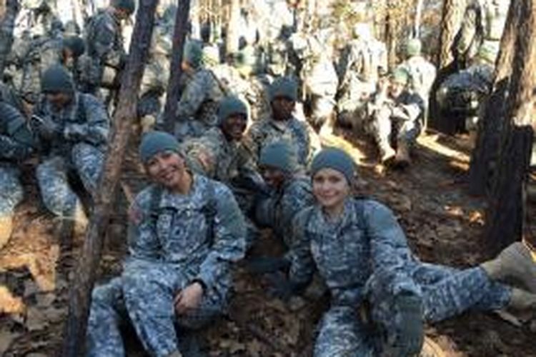 Kristina Virginia Besouw saat berlatih di militer AS diunggah di akun Facebooknya.