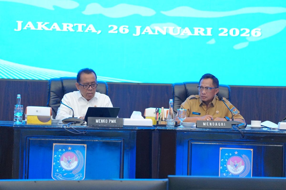 Ketua Satuan Tugas (Kasatgas) Percepatan Rehabilitasi dan Rekonstruksi Pascabencana Sumatera Muhammad Tito Karnavian dalam Rapat Koordinasi Percepatan Rehabilitasi dan Rekonstruksi Pascabencana Alam di Wilayah Sumatera yang digelar di Ruang Sasana Bhakti Praja, Kantor Pusat Kementerian Dalam Negeri (Kemendagri), Jakarta, Senin (26/1/2026).
