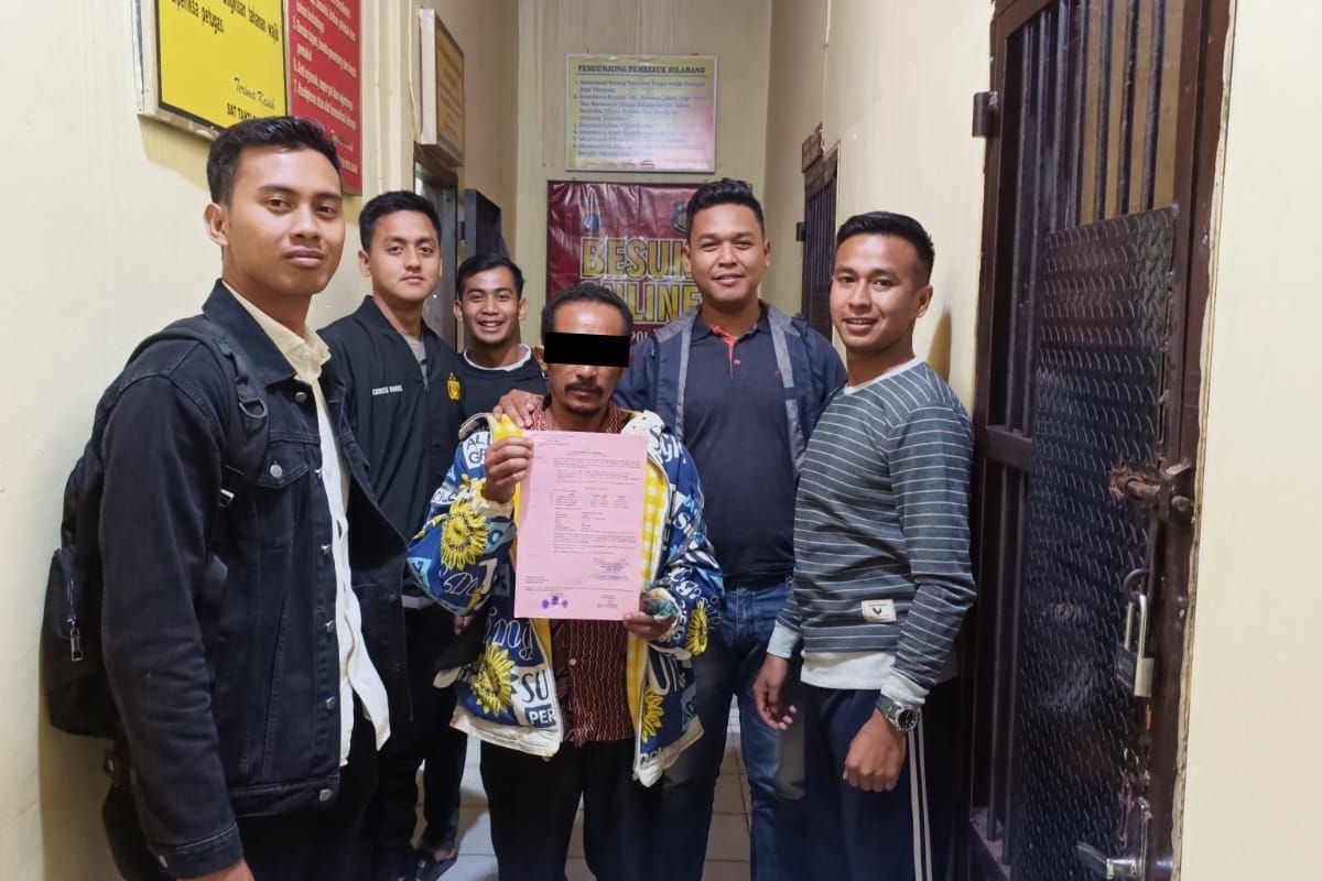 Polres Dairi menahan pria inisial JM karena membacok istri dan tetangganya yang ketahuan berselingkuh 