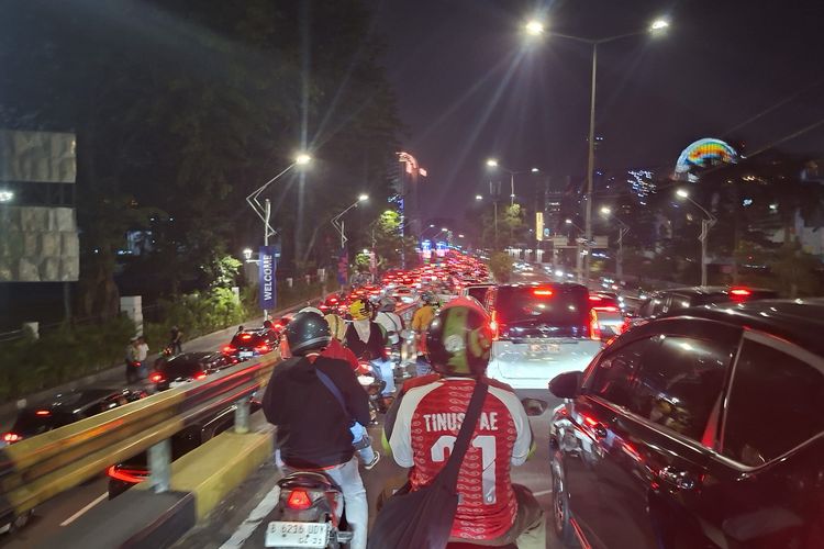 Lalu Lintas Sekitar GBK Macet Panjang hingga Gatot Subroto Jelang Laga Indonesia Vs Thailand
