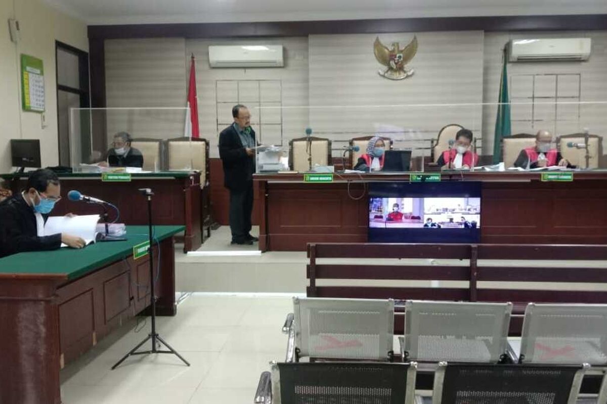 Sidang tuntutan dengan terdakwa Mantan Kepala Desa Pecuk, Eko Nukaji Hariyadi, di Pengadilan Tipikor Surabaya, Selasa (4/10/2022). Doc: Kejari Nganjuk
