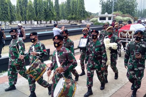 Jenazah Jakob Oetama Tiba di TMP Kalibata