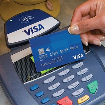 Ilustrasi pembayaran nirsentuh menggunakan PayWave