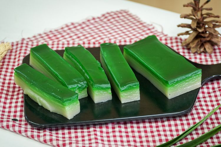 Sajian kue lapis sagu buatan @My.Foodplace.