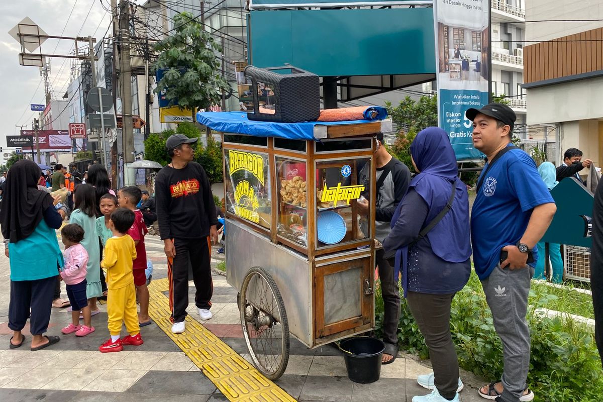 PKL di CFD Depok keluhkan ada pungutan liar oleh