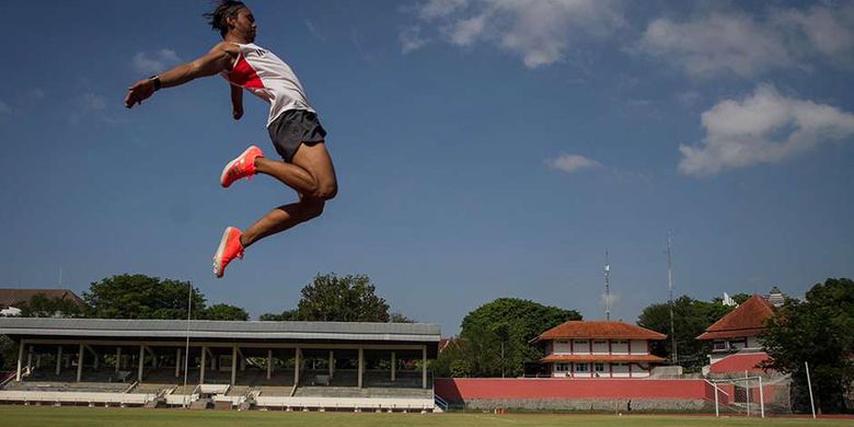 Jelaskan Perbedaan Lompat Jauh Dan Lompat Galah Perbedaan Lompat Jauh dan Lompat Galah Halaman all - Kompas.com