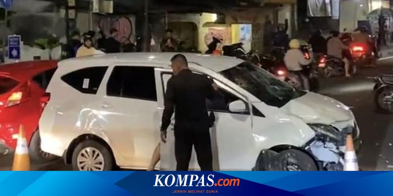 Mobil Tabrak Separator di Margonda Depok, Sopir Diduga Mengantuk