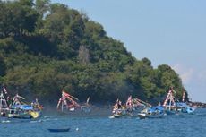 Parade Perahu Nelayan dan Serunya Lomba Perahu Dayung di Flores