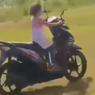 Viral, Video Anak Kecil Belajar Naik Motor Tak Pakai Helm dan Kaki Belum Sampai, Ini Kata Polisi