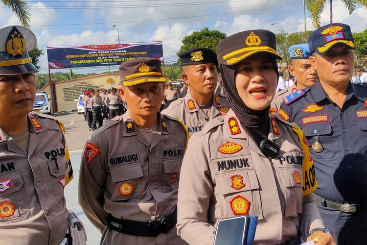 Kapolres Kulon Progo, AKBP Nunuk Setiyowati usai memimpin apel gelar pasukan Operasi Kepolisian Terpusat Ketupat Progo 2024 dalam rangka pengamanan masa Idul Fitri 1445 H, Selasa (3/4/2024).