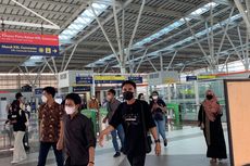 Menyambut Aturan Baru Bebas Masker di KRL, Pilih Lepas atau Tetap Pakai?