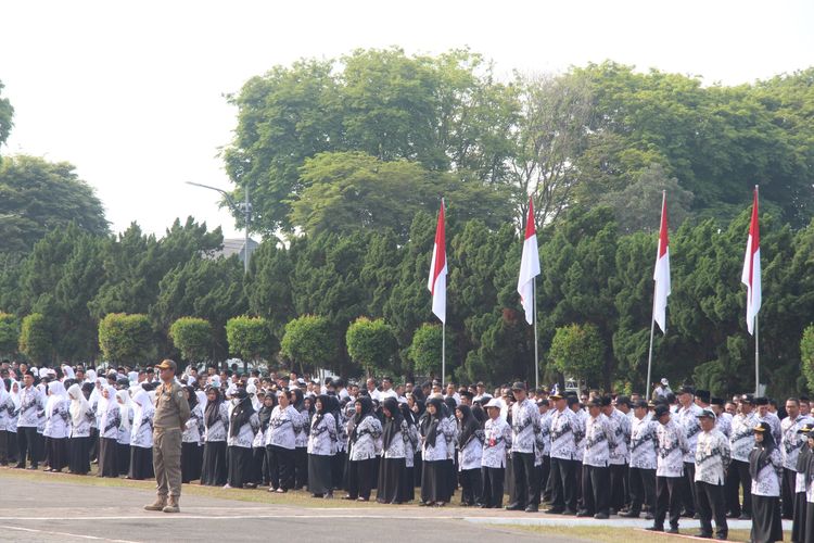 Apel netralitas ASN dan non-ASN di Alun-alun Lumajang, Senin (23/92024)